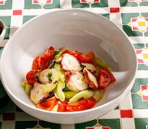 Салат с осьминогом