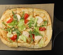 Пицца Цезарь с курицей