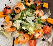 Салат с креветками