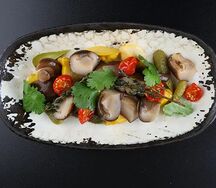 Салат с маринованными груздями