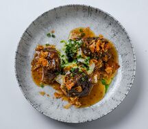 Телячьи щечки с картофельным пюре