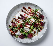 Салат с печеной свеклой и сыром