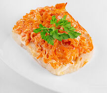 Минтай, запеченный с овощами