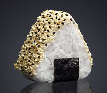 Онигири спайси-лосось