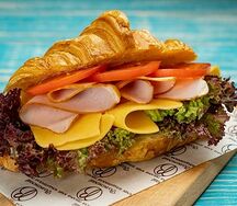 Круассан с ветчиной и сыром