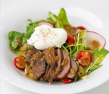 Теплый салат с говядиной