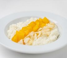 Каша рисовая на кокосовом молоке с персиком