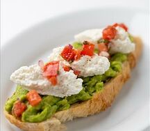 Брускетта с гуакамоле