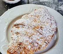 Круассан с миндальной начинкой