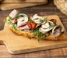 Брускетта с ростбифом