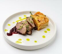 Утиная грудка с овощным гратеном