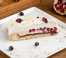 Брусничный кремовый пирог с белым шоколадом