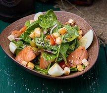 Салат со Шпинатом и лососем слабой соли