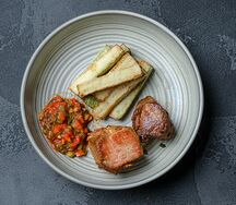 Медальоны из свинины с цукини фри