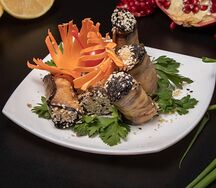 Рулетка из баклажанов с орехами