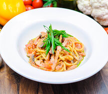 Букатини с прошутто котта и грибами