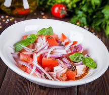 Салат из томатов с испанским луком