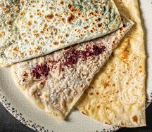Кутаб с зеленью и сыром
