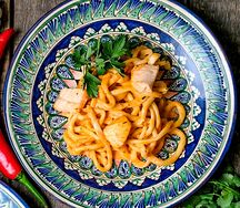 Сливочный лагман с лососем