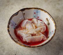 Масляная рыба с дайконом и понзу из красной смородины