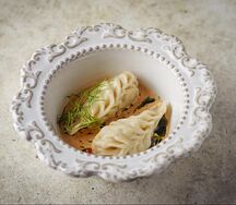 Пельмень с щукой и икорным соусом