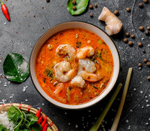 Суп Том ям с тигровыми креветками