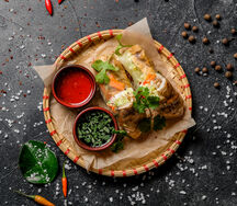 Спринг-ролл с пряной курицей