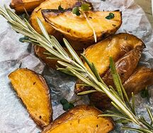 Картофельные дольки с розмарином
