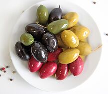 Ассорти оливок и маслин