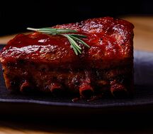 Свиные ребра томленые в печи Josper