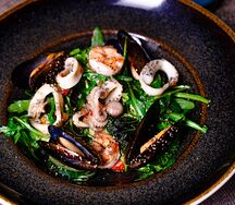 Теплый салат с морепродуктами Frutti di mare