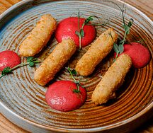 Жареная моцарелла в хрустящей корочке