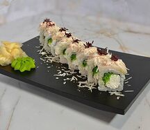 Ролл с масляной рыбой и пармезаном