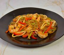 Фунчоза с креветками и кальмаром