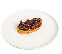 Брускетта с говяжьими щечками  