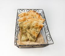 Фокачча с соусом песто