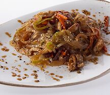 Фунчоза с овощами и филе индейки