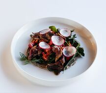 Салат с ростбифом