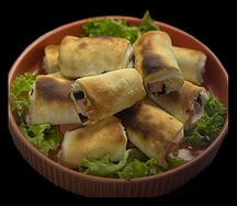 Пицца-булочка с курицей, беконом и сыром