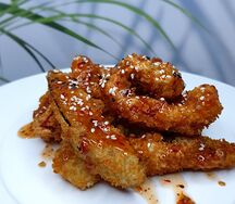 Стрипсы куриные с соусом яннём