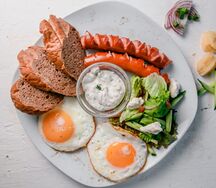 Глазунья с сосисками