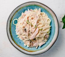 Паста с копченой индейкой и грибами