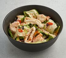 Зеленый салат с морепродуктами