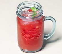 Лимонад с мякотью клубника