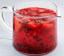 Чай чёрный с клубникой и чабрецом