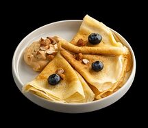 Блины со сливочно-сгущенным соусом