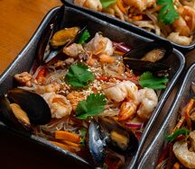 Wok с морепродуктами