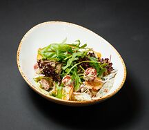 Салат с охотничьими колбасками
