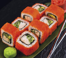 Ролл Калифорния с лососем