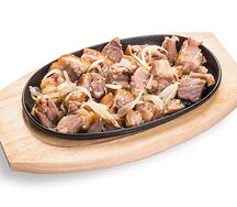 Рулька с луком